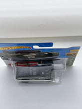 Load image into Gallery viewer, Hot Wheels Land Rover Series II (Short Card)
