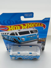 Load image into Gallery viewer, Hot Wheels Surfin’ School Bus (Frost)
