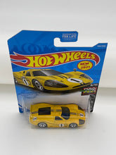 Load image into Gallery viewer, Hot Wheels’67 Ford GT40 Mk.IV (Yellow)
