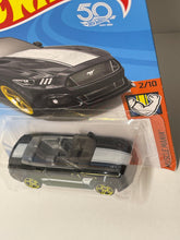 Load image into Gallery viewer, Hot Wheels ‘15 Ford Mustang GT Convertible
