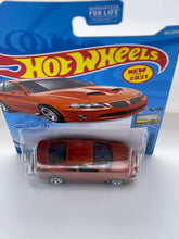 Load image into Gallery viewer, Hot Wheels ‘06 Pontiac GTO (Orange)
