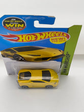 Load image into Gallery viewer, Hot Wheels Lamborghini Huracan LP 610-4 (Yellow)
