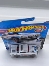 Load image into Gallery viewer, Hot Wheels Big-Air Bel-Air
