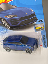 Load image into Gallery viewer, Hot Wheels ‘17 Lamborghini Urus (Blue)
